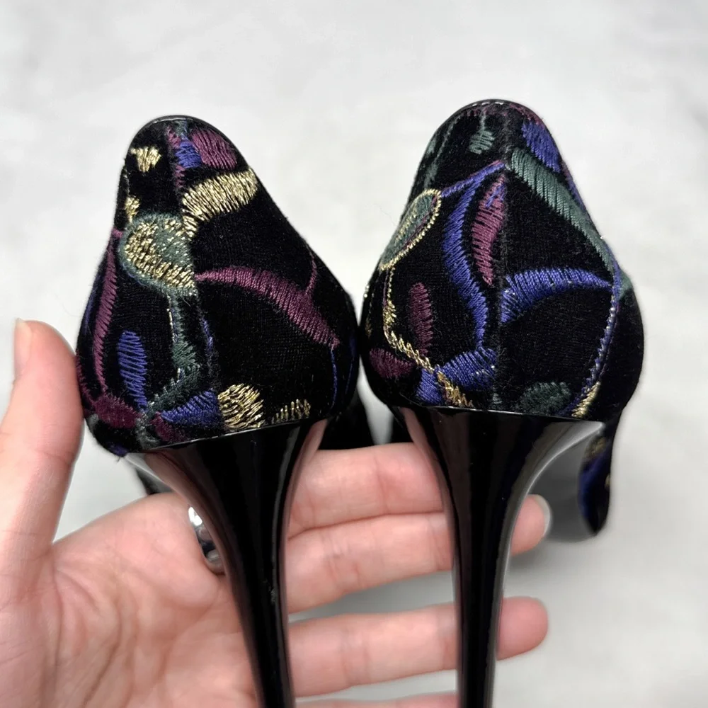 Giuseppe Zanotti Annette Velvet Floral Embroidered Almond Toe Pumps Heels Black